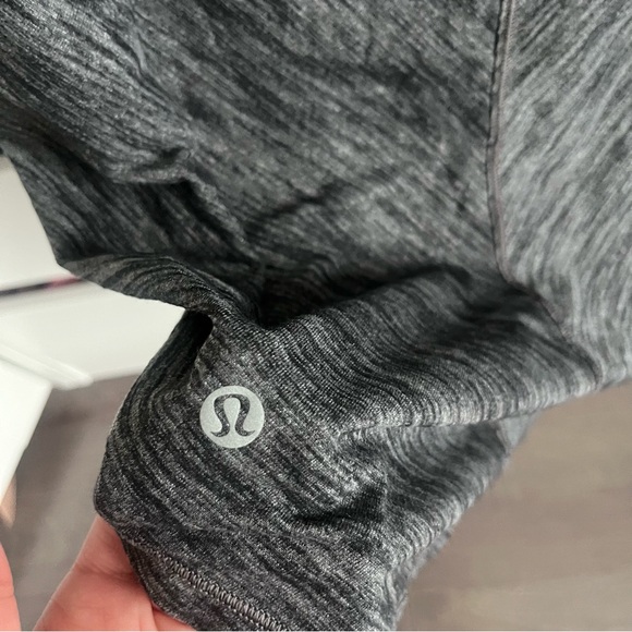 Lululemon tee 👟 - Picture 3 of 3